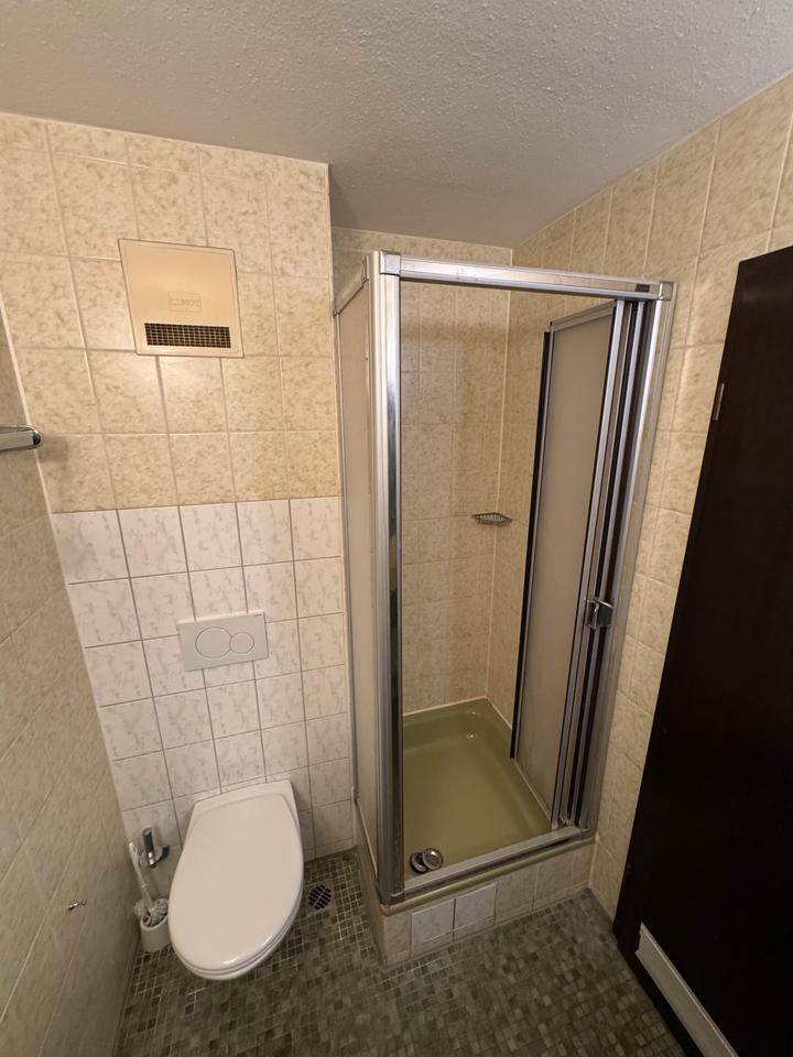 Ein-Zimmer Apartment mit Badezimmer zimmer