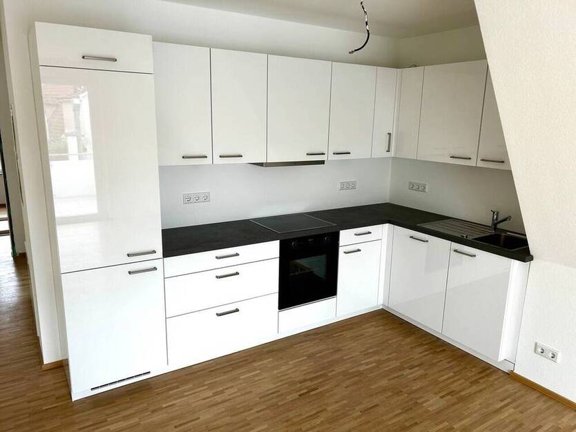 EXKLUSIVE-NEUBAU-ERSTBEZUG! Traumhafte DG-Wohnung mit Top-Ausstattung (Balkon, EBK, Aufzug uvm.) in sonniger direkter City-Lage!