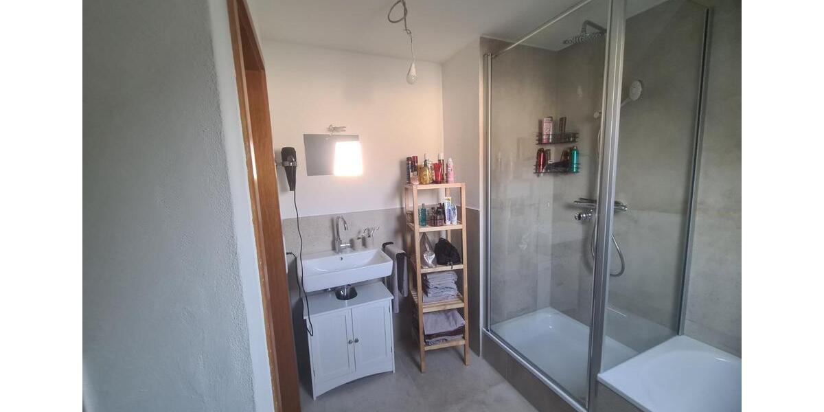 Freistehendes Einfamilienhaus mit großem Garten und Balkon 9 zimmer