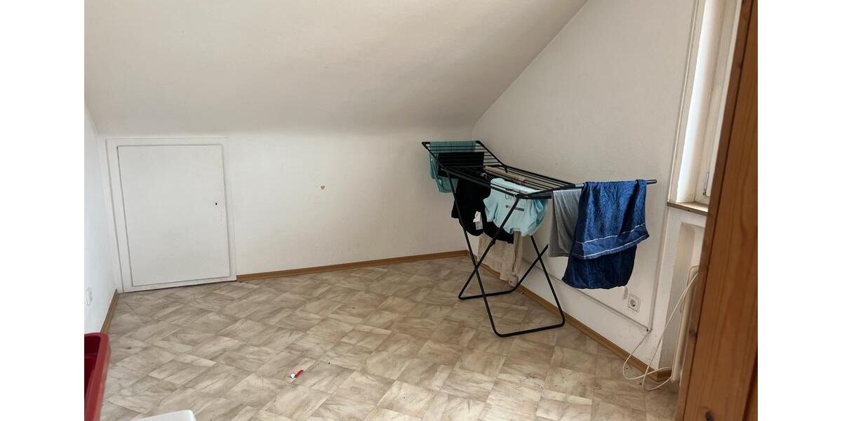 Dachgeschoßwohnung Leonberg - 4 Zimmer, 75 m&sup2;, 1.650&euro; | Angebot:24487529