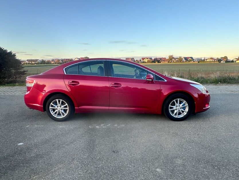 Toyota Avensis 124.000 km 7.900 € Gäufelden 71126