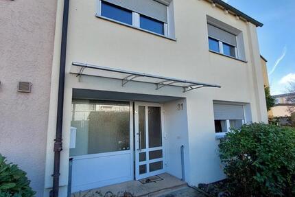 Reiheneckhaus mit großem Garten und Garage 5 zimmer