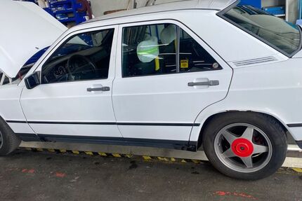 Mercedes-Benz 190 216.000 km 3.599 &euro; Leonberg 71229