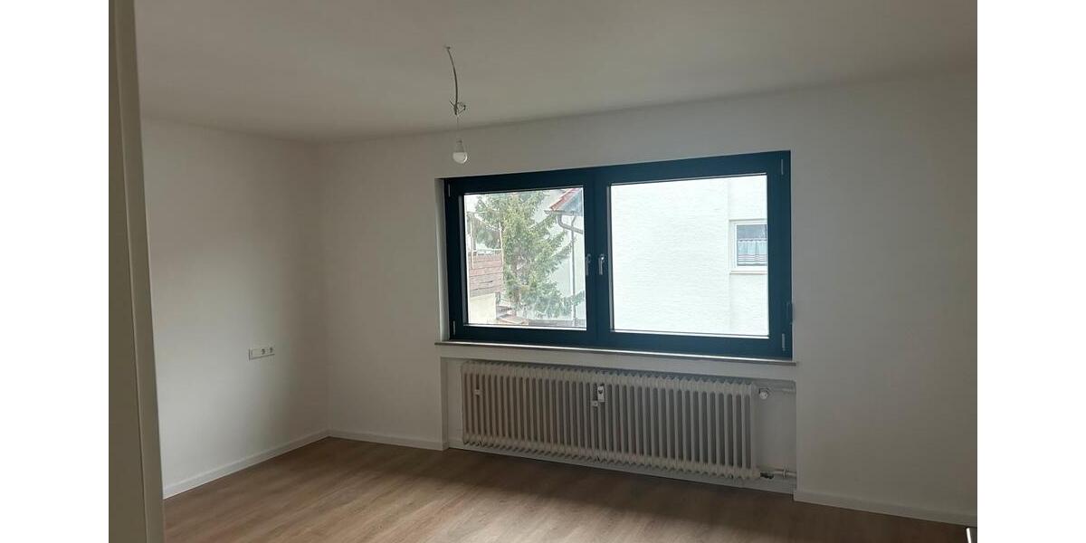 Etagenwohnung Esslingen am Neckar Pliensauvorstadt - 3 Zimmer, 96 m&sup2;, 1.300&euro; | Angebot:24549181