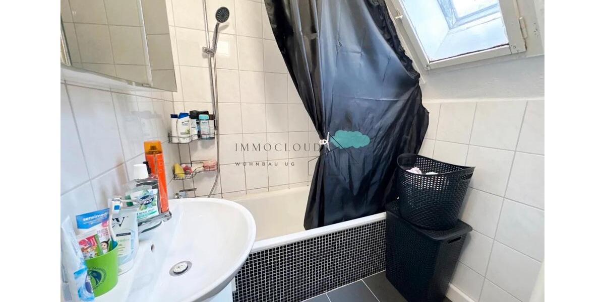 Dachgeschoßwohnung Esslingen am Neckar Brühl - 3 Zimmer, 68 m&sup2;, 230.000&euro; | Angebot:24213302