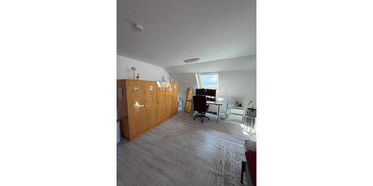 Dachgeschoßwohnung Stuttgart Stuttgart-Süd - 3 Zimmer, 80 m&sup2;, 1.300&euro; | Angebot:26603207