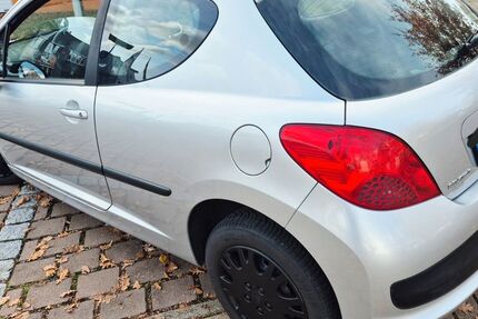 Peugeot 207 157.400 km 2.150 &euro; Filderstadt 70794