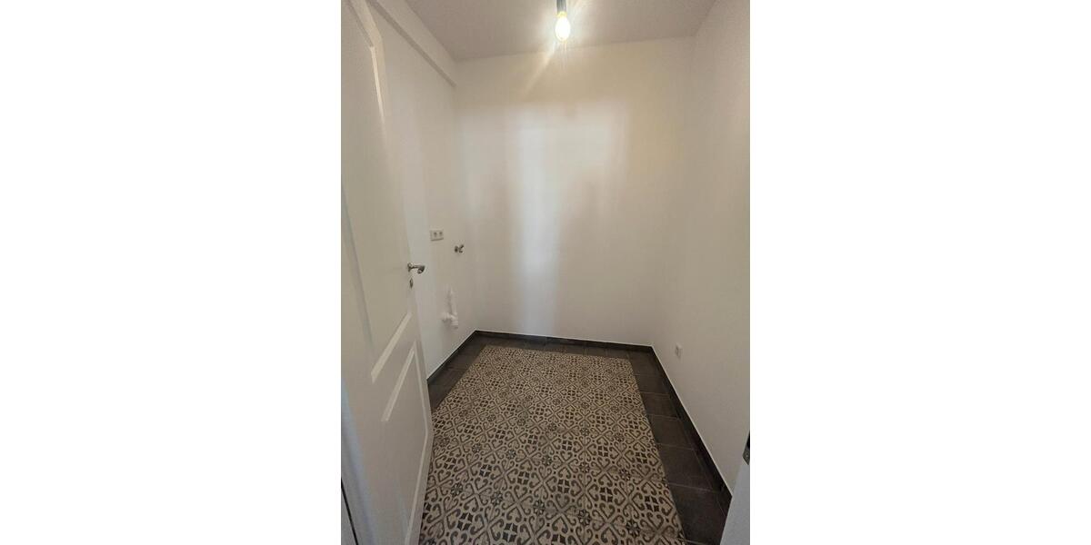 Erdgeschoßwohnung Schwieberdingen - 2 Zimmer, 98 m&sup2;, 1.570&euro; | Angebot:27539423