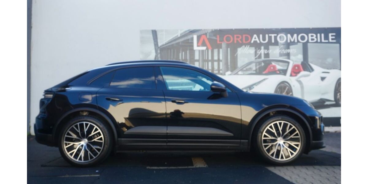 Porsche Macan 8.900 km 81.800 € Stuttgart 70499