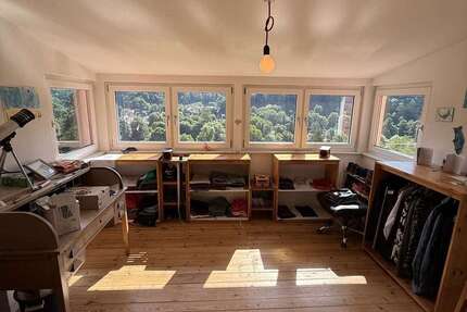 Haus Calw - 9 Zimmer, 200 m&sup2;, 409.000&euro; | Angebot:24895824