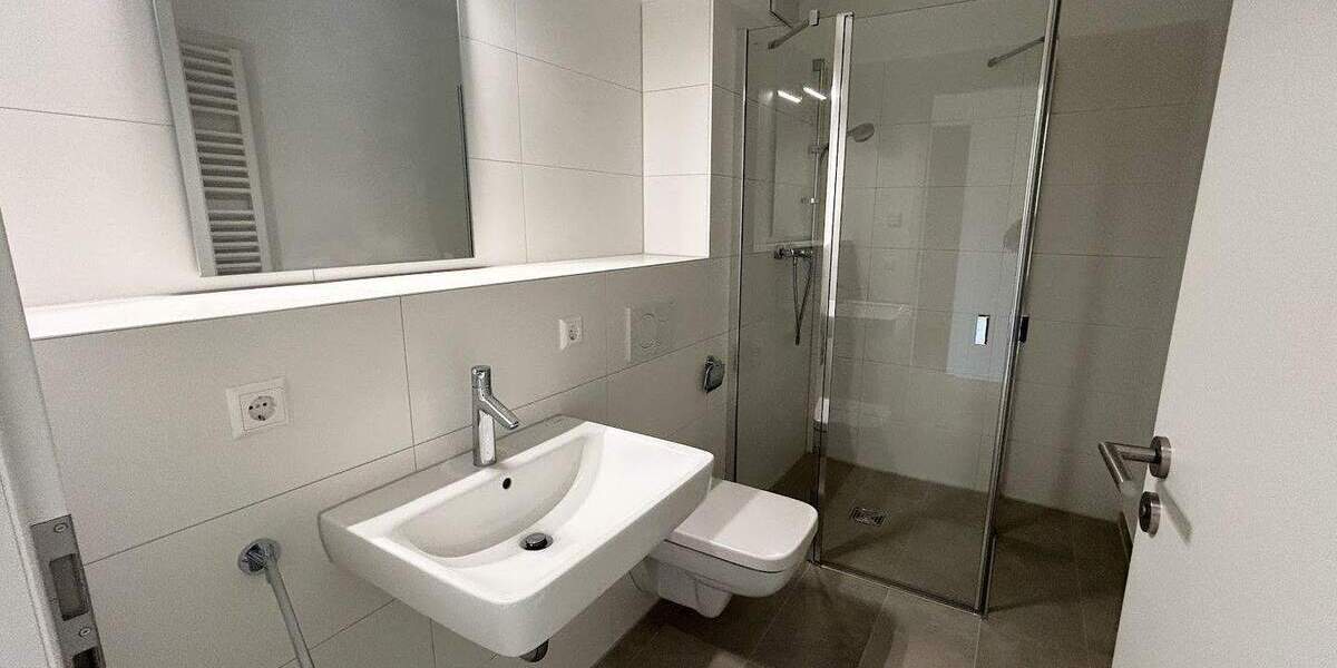 Etagenwohnung Stuttgart Untertürkheim - 2 Zimmer, 64 m&sup2;, 1.150&euro; | Angebot:24111949