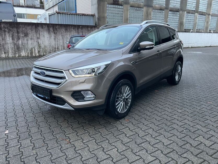 Ford Kuga 39.900 km 14.950 € Gerlingen 70839