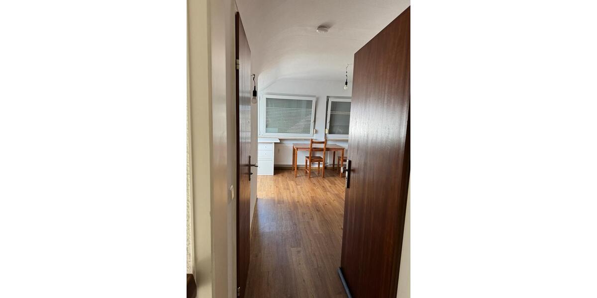 Dachgeschoßwohnung Stuttgart Feuerbach - 1 Zimmer, 29 m&sup2;, 1.000&euro; | Angebot:25881358