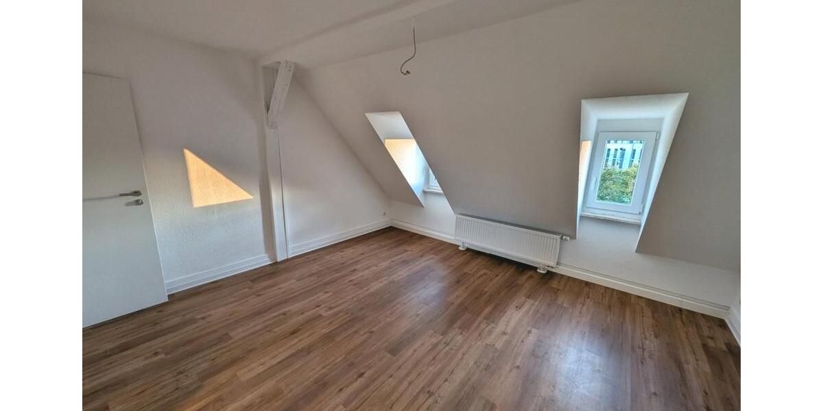 Dachgeschoßwohnung Ludwigsburg - 4 Zimmer, 97 m&sup2;, 1.315&euro; | Angebot:27608091