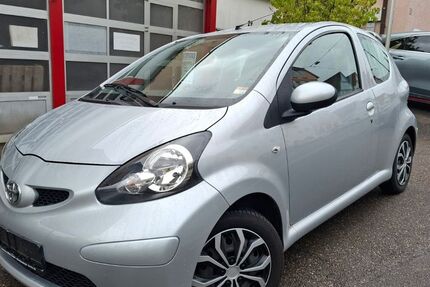 Toyota Aygo (X) 73.000 km 3.400 € Stuttgart 70195