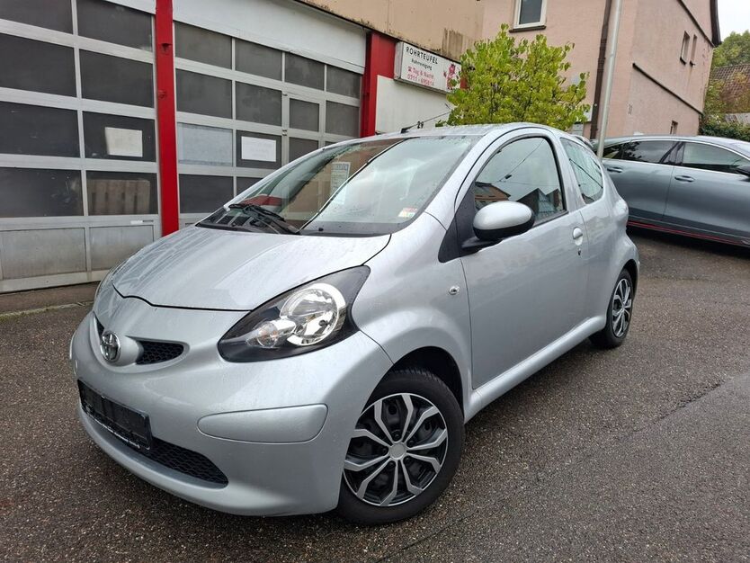 Toyota Aygo (X) 73.000 km 3.400 € Stuttgart 70195