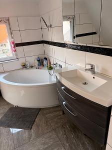 WOHNTRAUM MIT 46 M² WINTERGARTEN - Einfamilienhaus Mötzingen | Angebot:27639508