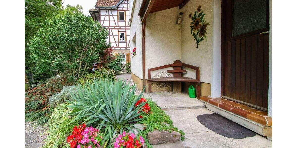 Einfamilienhaus Calw - 7 Zimmer, 329.000&euro; | Angebot:25781146