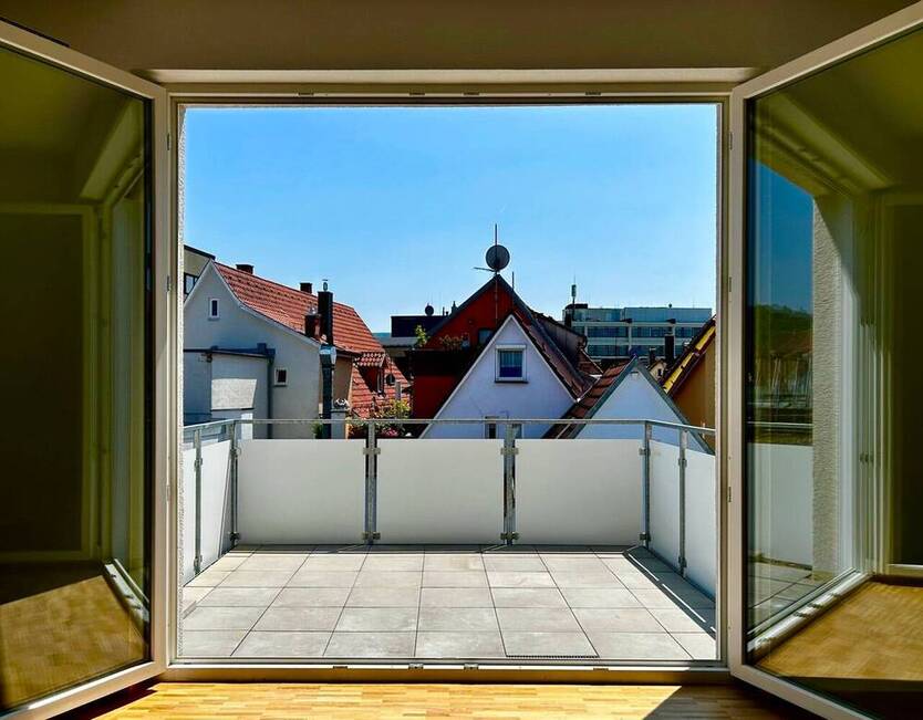 EXKLUSIVE-NEUBAU-ERSTBEZUG! Traumhafte DG-Wohnung mit Top-Ausstattung (Balkon, EBK, Aufzug uvm.) in sonniger direkter City-Lage!