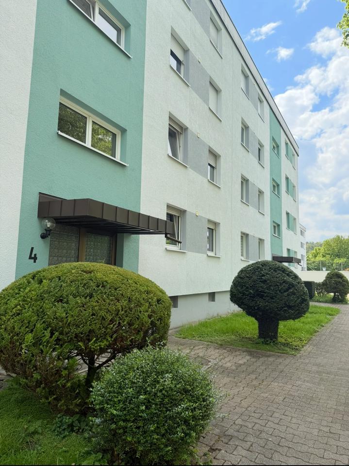 3 Zimmer Erdgeschoßwohnung mit Balkon und super Lage (Esslingen)