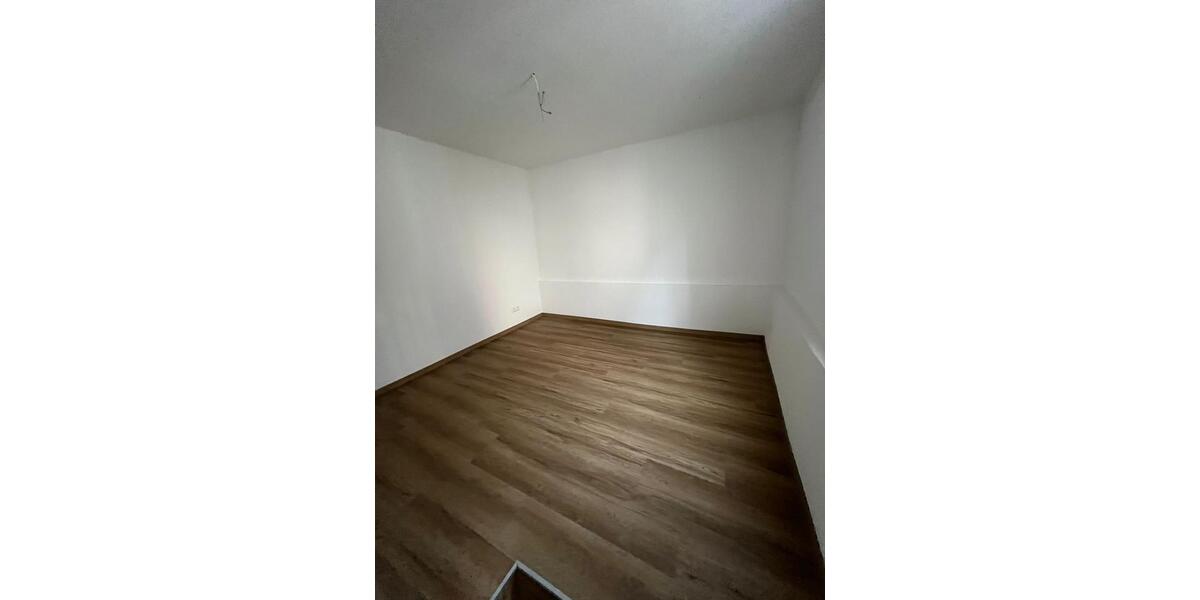 Erdgeschoßwohnung Stuttgart Vaihingen - 4 Zimmer, 20 m&sup2;, 1.300&euro; | Angebot:24857807