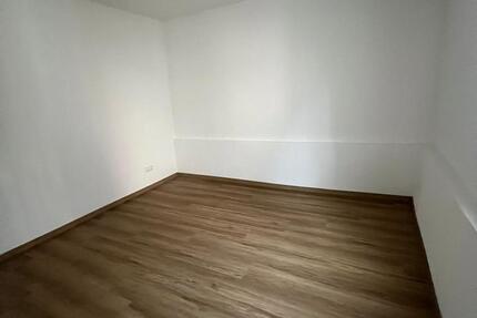 Wohnung Stuttgart Vaihingen - 4 Zimmer, 20 m&sup2;, 1.300&euro; | Angebot:24857807