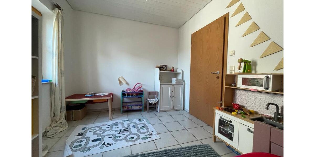 Dachgeschoßwohnung Rottenburg am Neckar - 3 Zimmer, 72 m&sup2;, 1.300&euro; | Angebot:24609257