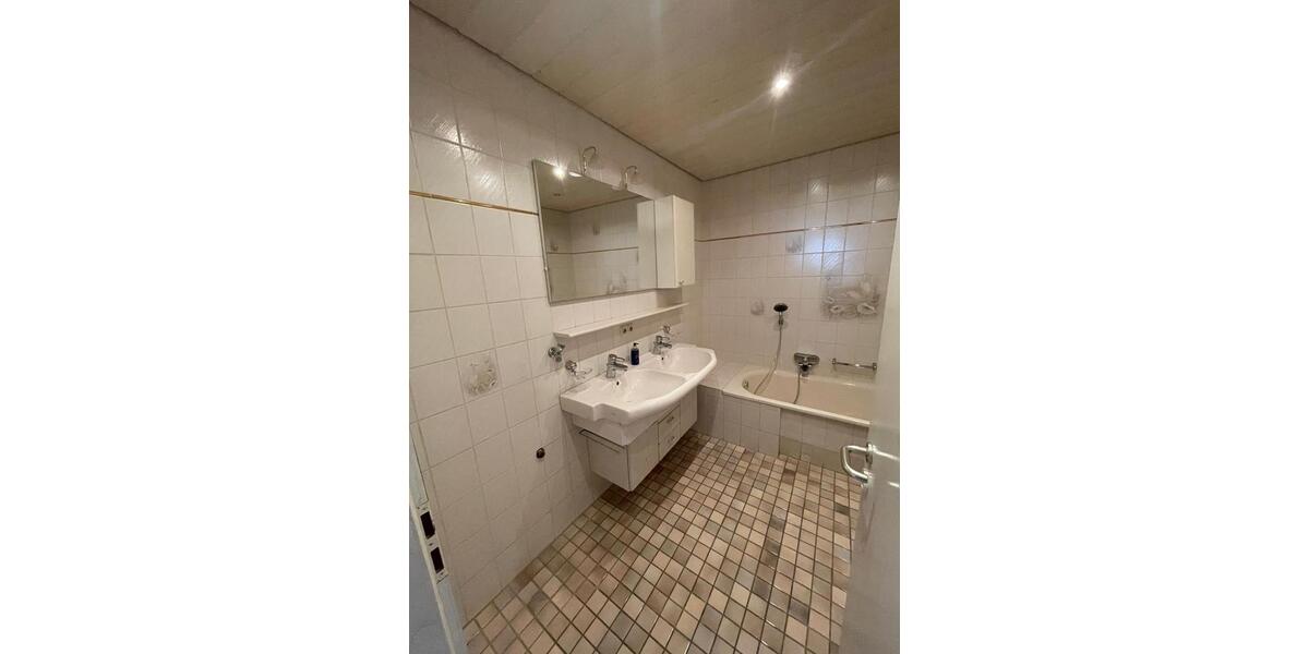 Erdgeschoßwohnung Reutlingen Reutlingen (Kernstadt) - 3 Zimmer, 75 m&sup2;, 900&euro; | Angebot:24801977