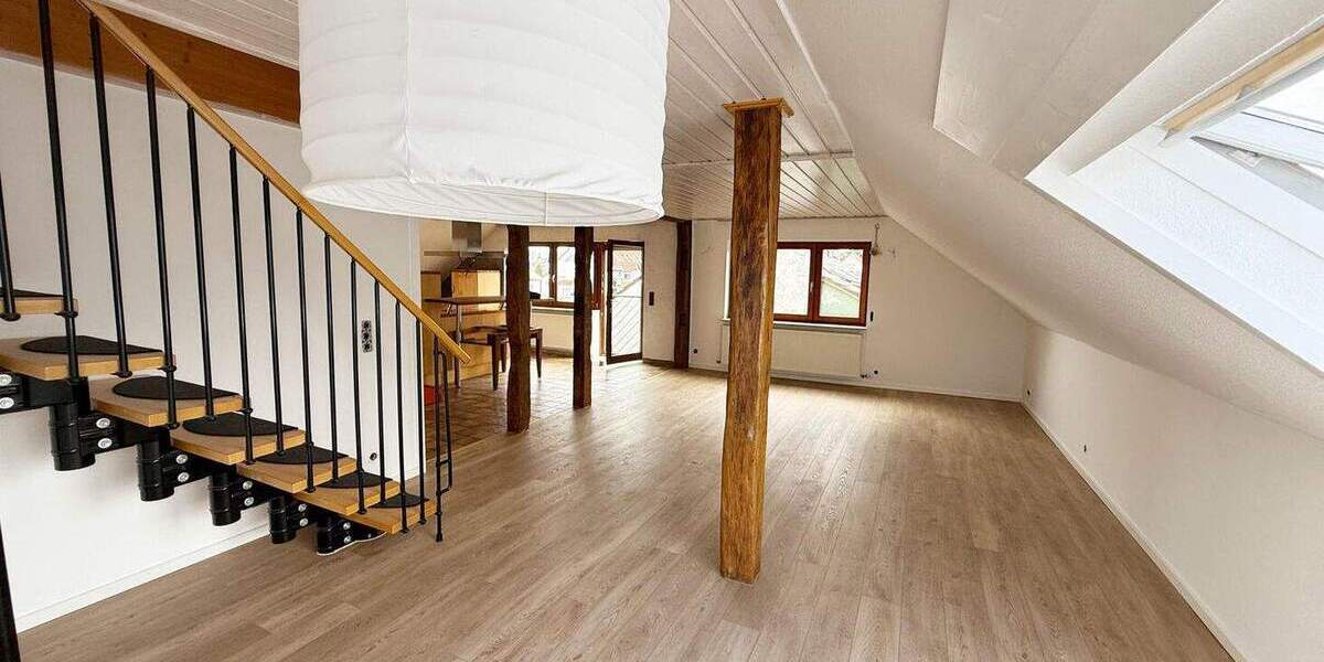 Großzügige 3 Zimmer-DG-Wohnung mit zusätzlich ausgebautem Dachboden! 4 zimmer