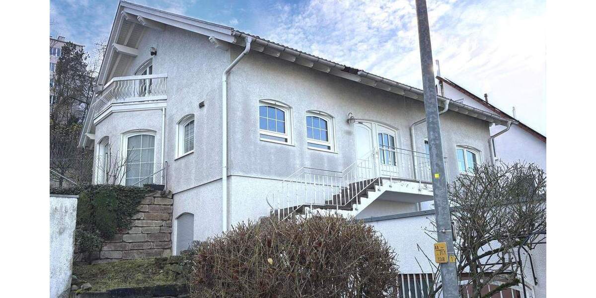 Familienglück in Bestlage: Einfamilienhaus mit traumhaftem Garten und Einliegerwohnung 7 zimmer