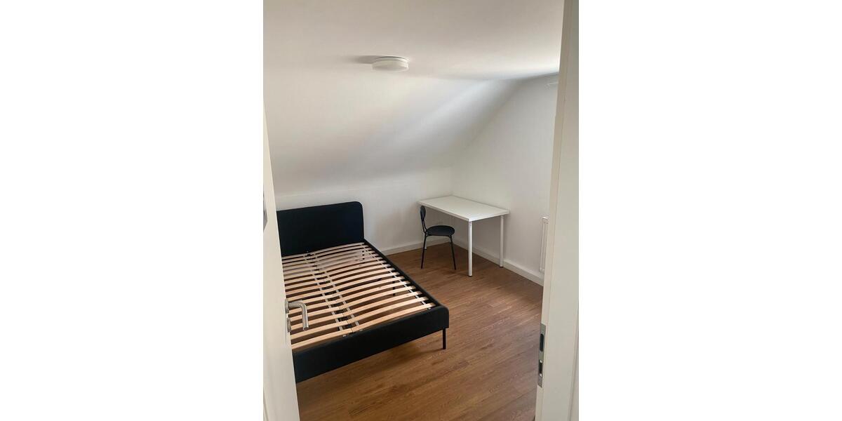 Dachgeschoßwohnung Stuttgart Luginsland - 3 Zimmer, 45 m&sup2;, 179.000&euro; | Angebot:26145432