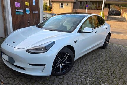Tesla Model 3 83.000 km 26.900 € Stuttgart 70329