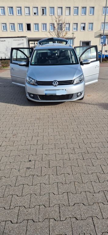 VW Touran 196.700 km 9.999 € Stuttgart 70437