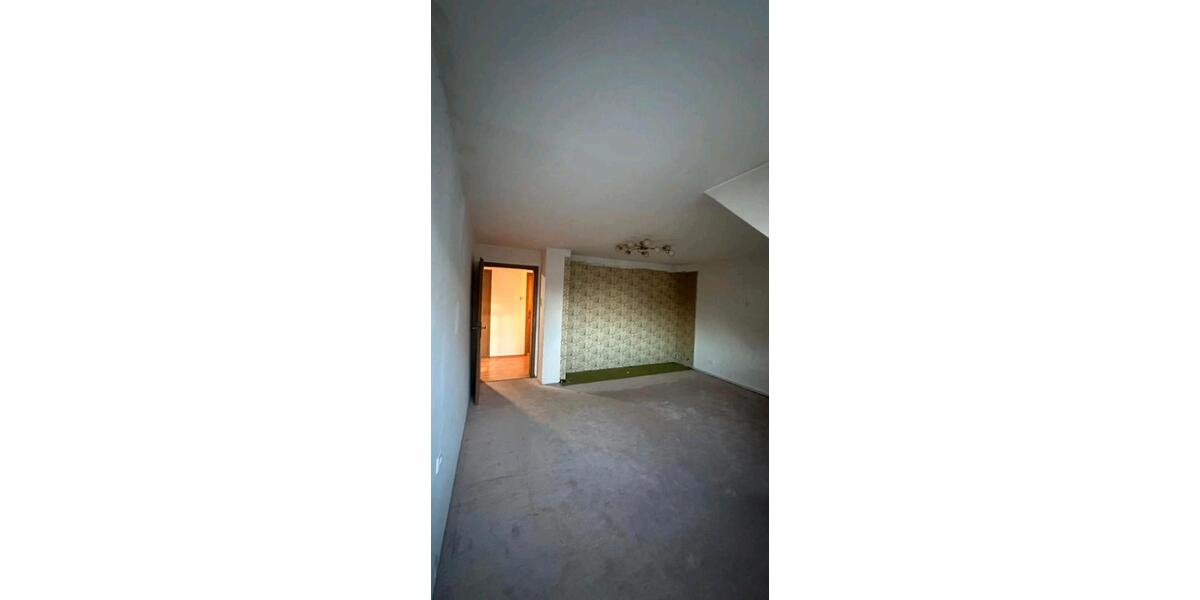 Dachgeschoßwohnung Stuttgart Zuffenhausen - 3 Zimmer, 67 m&sup2;, 220.000&euro; | Angebot:26966090