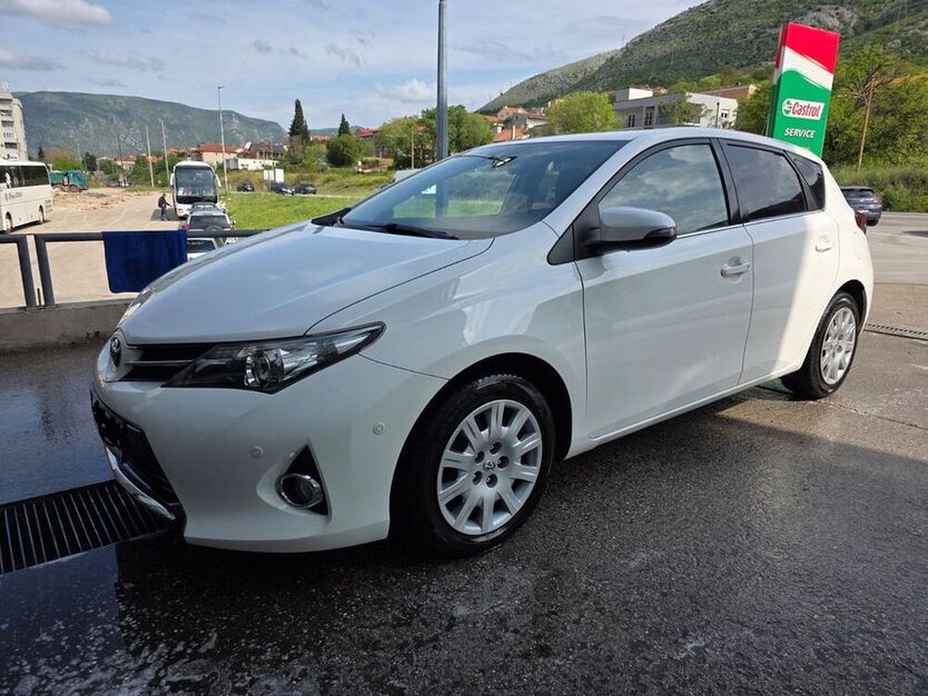 Auris