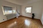 3,5 Zimmerwohnung mit großem Gartenanteil + extra Zimmer im UG + Garage