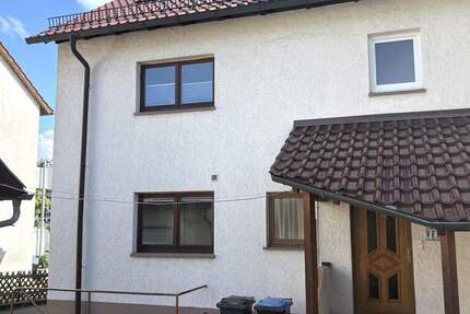 Charmante Doppelhaushälfte mit Ausbaureserve und großzügiger Garage! 3 zimmer