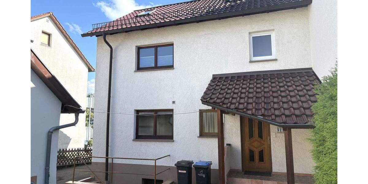 Charmante Doppelhaushälfte mit Ausbaureserve und großzügiger Garage! 3 zimmer