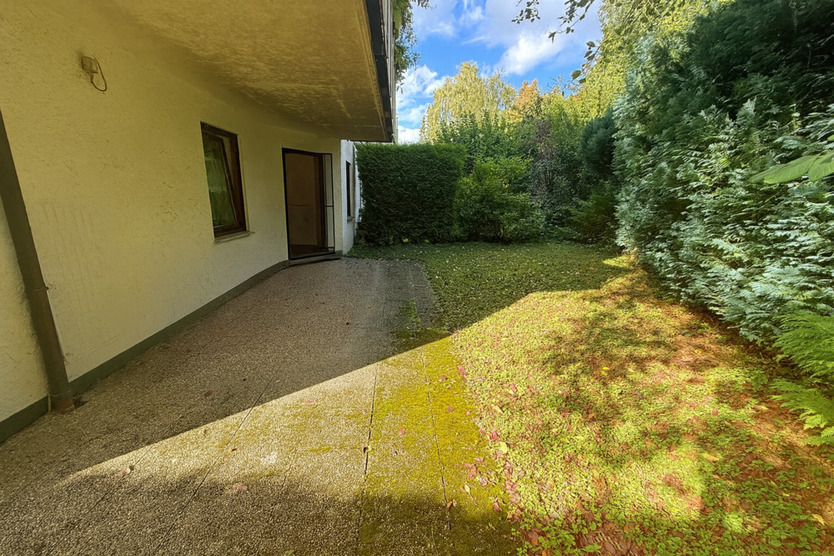 Gepflegte 2,5-Zimmerwohnung mit EBK, Balkon, großer Terrasse und Garten in bevorzugter Lage