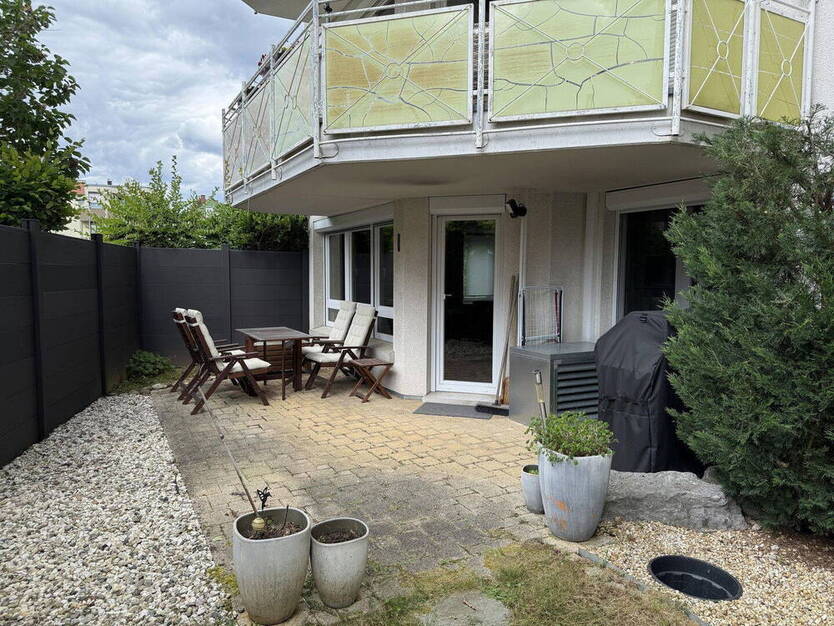 Moderne 3 Zimmer-Erdgeschoßwohnung mit Terrasse, eigenem Garten und TG Stellplatz