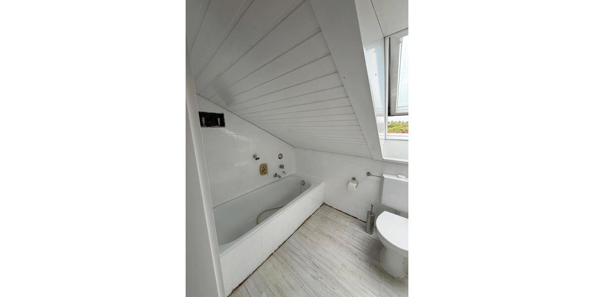 Dachgeschoßwohnung Ludwigsburg Hoheneck - 3 Zimmer, 55 m&sup2;, 1.000&euro; | Angebot:26483179