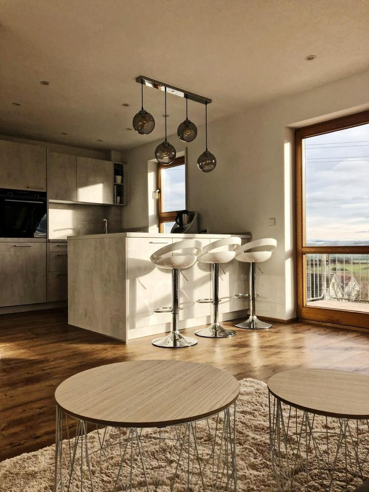 Kernsanierte 2-Zi.-DG-Wohnung mit Balkon und EBK