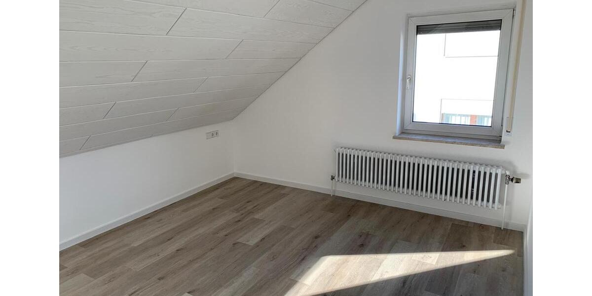 Dachgeschoßwohnung Reutlingen Sondelfingen - 4 Zimmer, 95 m&sup2;, 1.150&euro; | Angebot:24456926