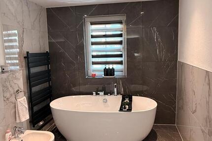 Zu Vermieten:Freistehende Eine Familien Haus mit 2 Parkplätze 4 zimmer