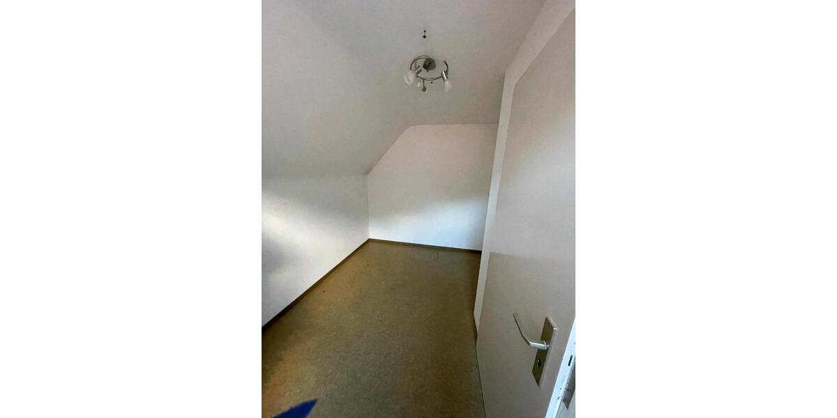Dachgeschoßwohnung Rottenburg am Neckar - 3.5 Zimmer, 67 m&sup2;, 780&euro; | Angebot:27542684
