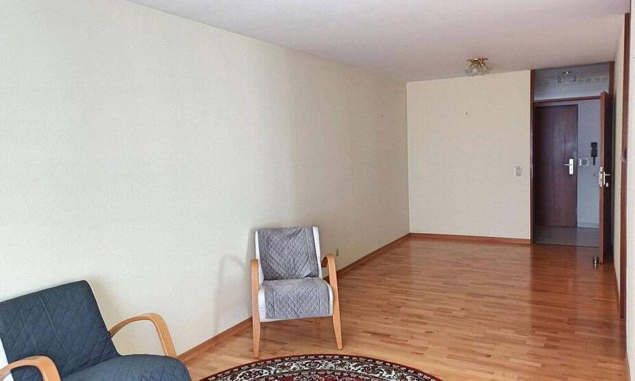 Grosszügige 2,5-Zimmer-Wohnung mit Gemeinschaftsgarten und Tiefgaragenstellplatz