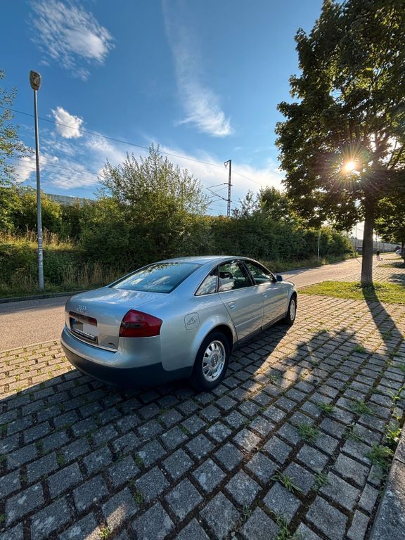 Audi A6 166.000 km 2.750 € Stuttgart 70437