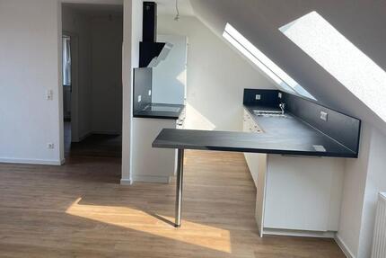 Schöne 3 Zimmer Wohnung mit Parkplatz, Balkon und Garten 3 zimmer