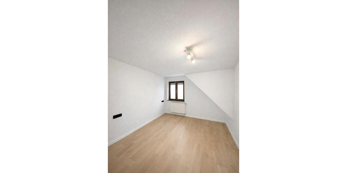 Einfamilienhaus mit Garten, Terasse, Balkon, Doppelgarage 4.5 zimmer