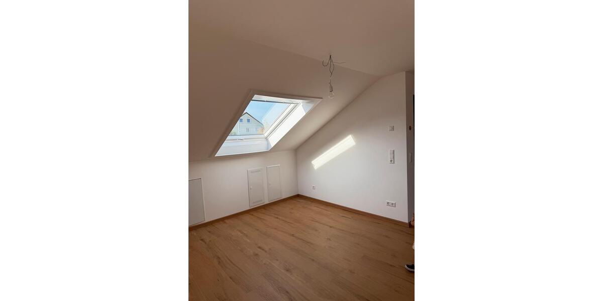 Dachgeschoßwohnung Dußlingen - 2.5 Zimmer, 80 m&sup2;, 1.000&euro; | Angebot:27592938